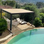 La voile d'ombrage pour pergola, une solution d'ombrage sur mesure