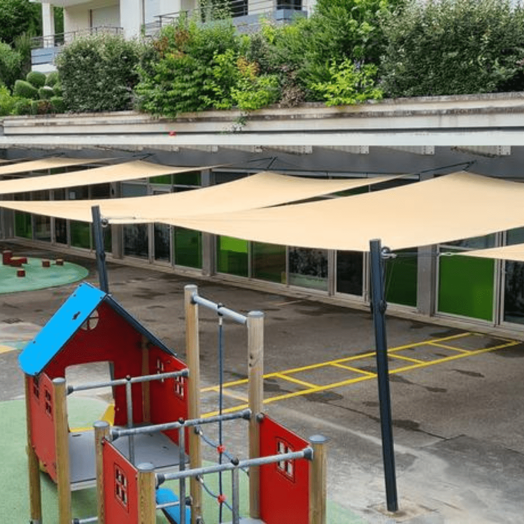 Voiles d’ombrage solaires dans une école