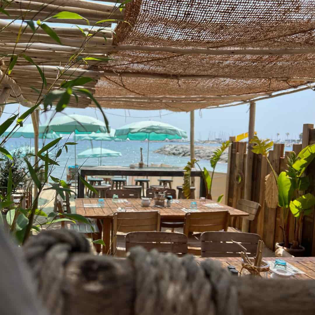 Voile d’ombrage en fibre de coco naturelle pour restaurant en bord de mer